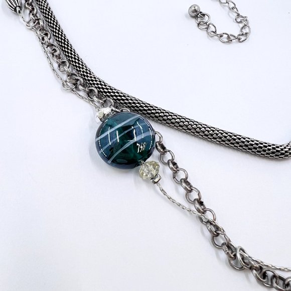 NWOT - Antiqued Silver Tone Three Strand Blue Glass Beaded 18” Necklace - Picture 5 of 7